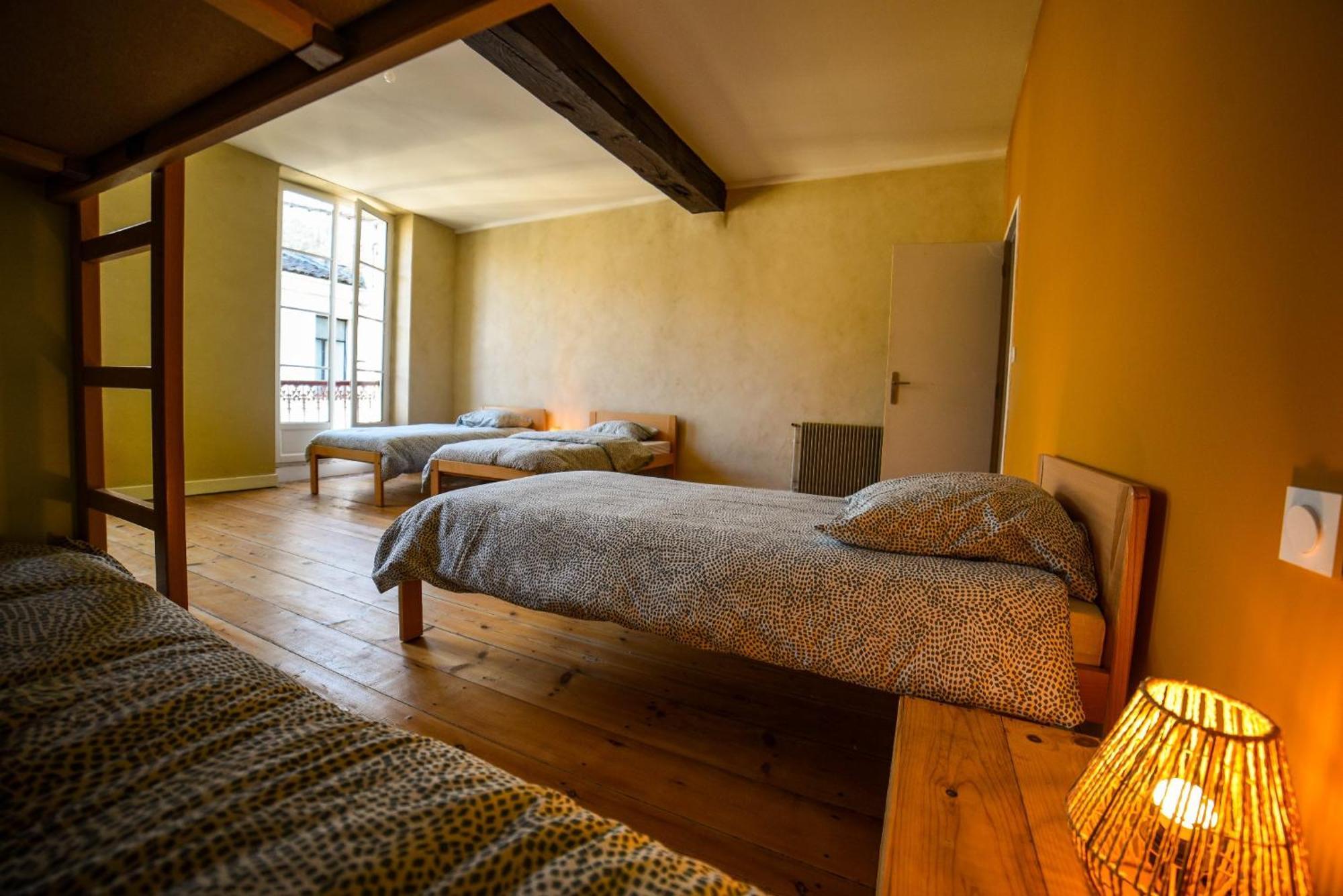Amani Hostel Ла-Реоль Экстерьер фото